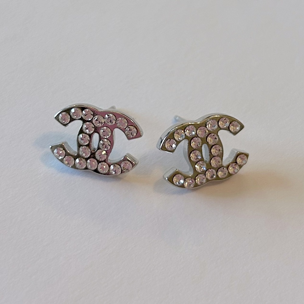 GENUINE 2007 CHANEL CC Crystal earrings